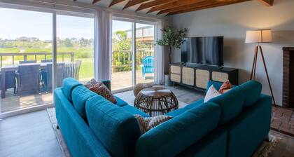Riverfront, Hot Tub, SUP & Kayak, short walk to beach, fire pit, full office