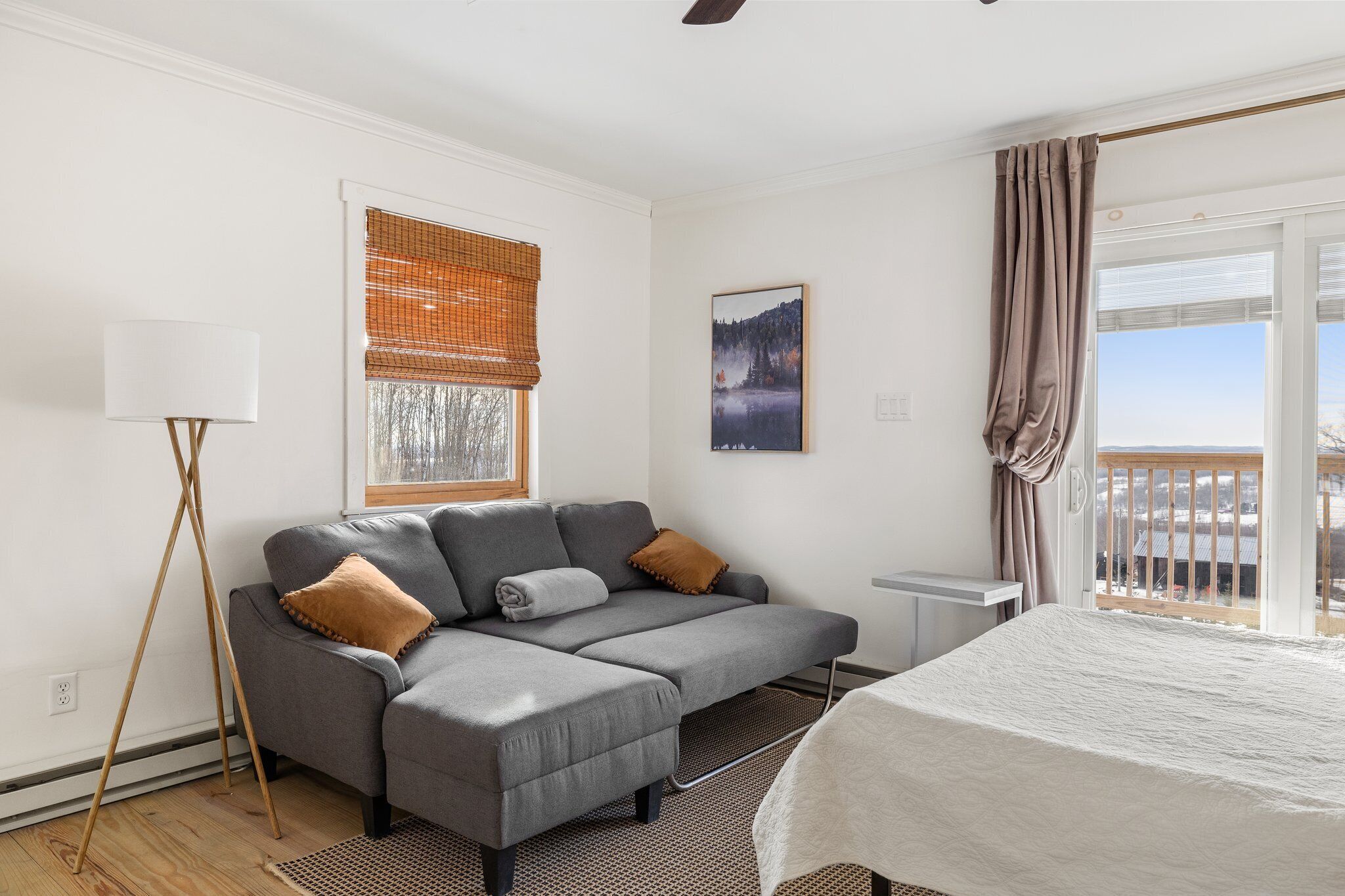 2 chambres, bureau, fer et planche à repasser, lit parapluie