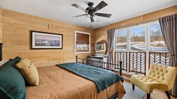 2 bedrooms, desk, iron/ironing board, travel crib