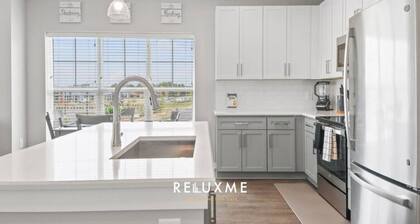 Reluxme | 2BR Oasis Near Airport & Attractions