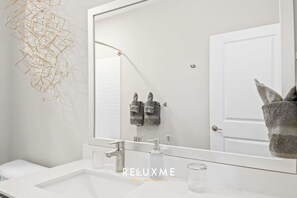 ヘアドライヤー、タオル