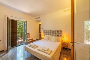 5 chambres, fer et planche à repasser, lit parapluie, Wi-Fi gratuit