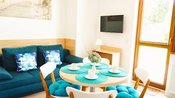 Dining - Family apartment with terrace and garden 13 minutes from the beach (Chłopy)