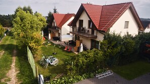 Exterior - Family apartment with terrace and garden 13 minutes from the beach (Chłopy)