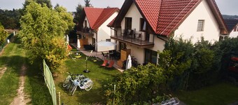 Family apartment with terrace and garden 13 minutes from the beach