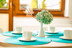 Dining - Family apartment with terrace and garden 13 minutes from the beach (Chłopy)