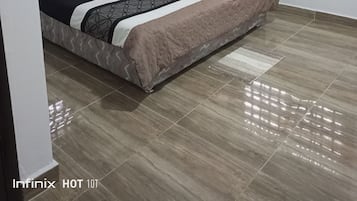 1 habitación, escritorio, wifi y ropa de cama