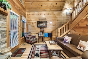 Smart TV, chimenea, reproductor de DVD y futbolito 