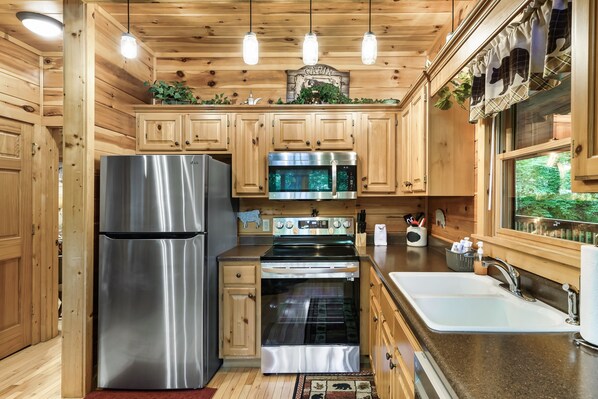 Refrigerador, microondas, horno y parrilla de estufa 