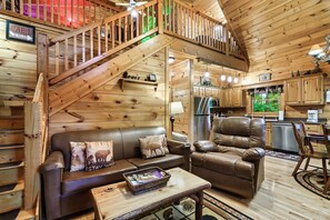 Smart TV, chimenea, reproductor de DVD y futbolito 