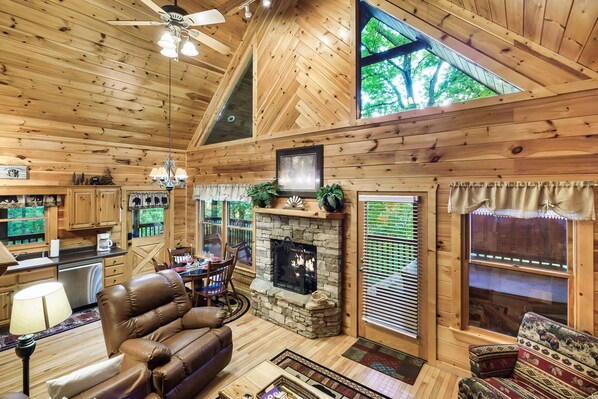 Smart TV, chimenea, reproductor de DVD y futbolito 