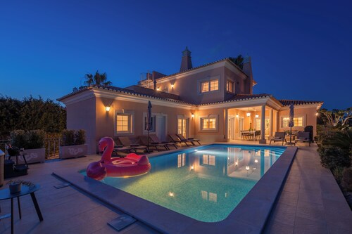 Extraordinary Villa on an elevated position in Quinta do Lago.