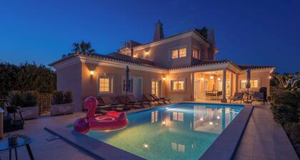 Extraordinary Villa on an elevated position in Quinta do Lago.
