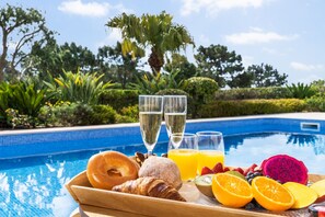 Outdoor pool, a heated pool - Extraordinary Villa on an elevated position in Quinta do Lago. (Almancil)