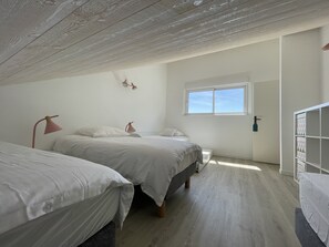 5 chambres, fer et planche à repasser, Wi-Fi, draps fournis