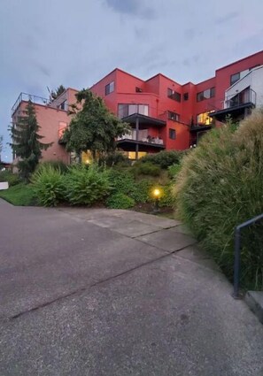 Exterior - Lovely Condo on the Spectacular Willamette River (Portland)