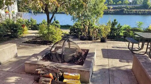 Lovely Condo on the Spectacular Willamette River