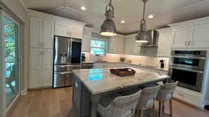 冰箱、微波炉、炉灶、洗碗机