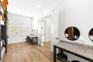 4 chambres, fer et planche à repasser, Wi-Fi gratuit, draps fournis