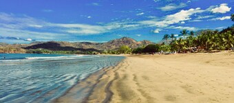 Updated! TWO KING Bedrooms - Across from Beach