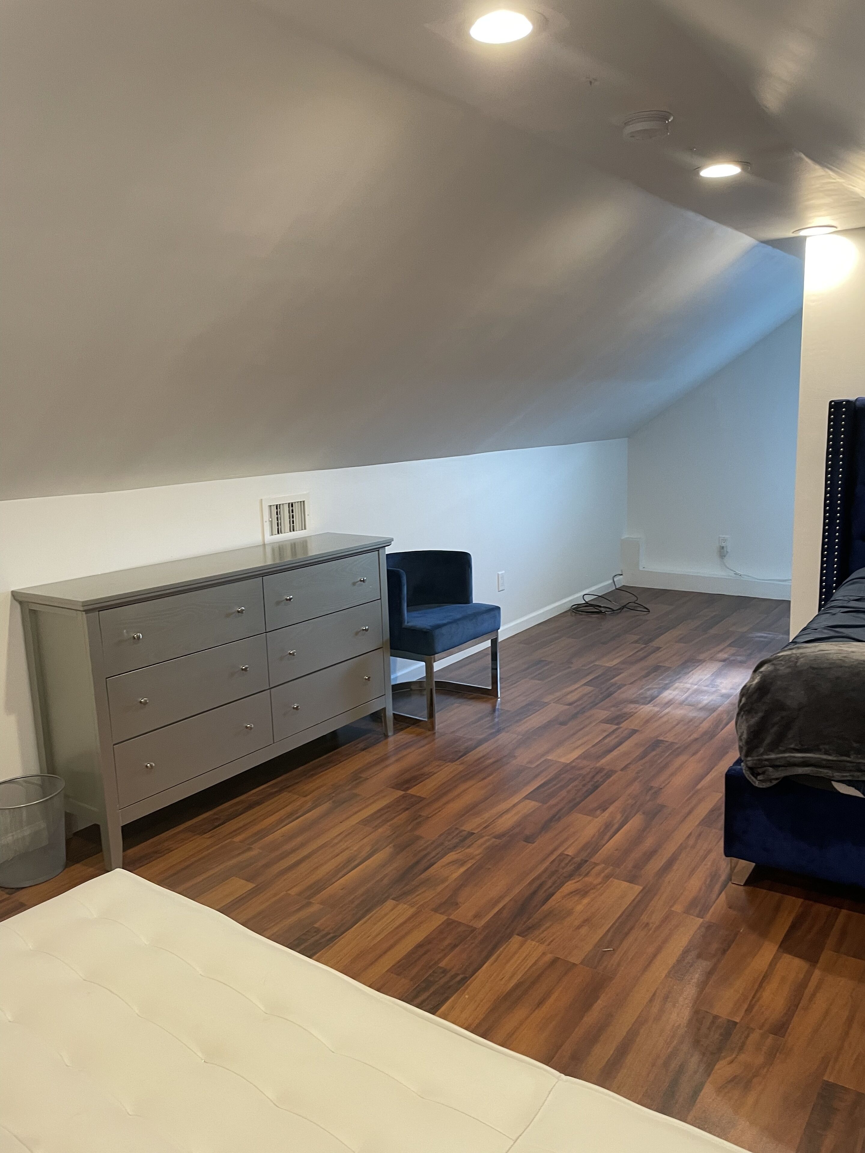 beautiful Modern apartment, close to everything !