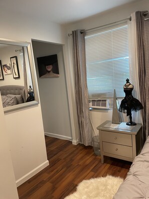 Interior - beautiful Modern apartment, close to everything ! (Hicksville)