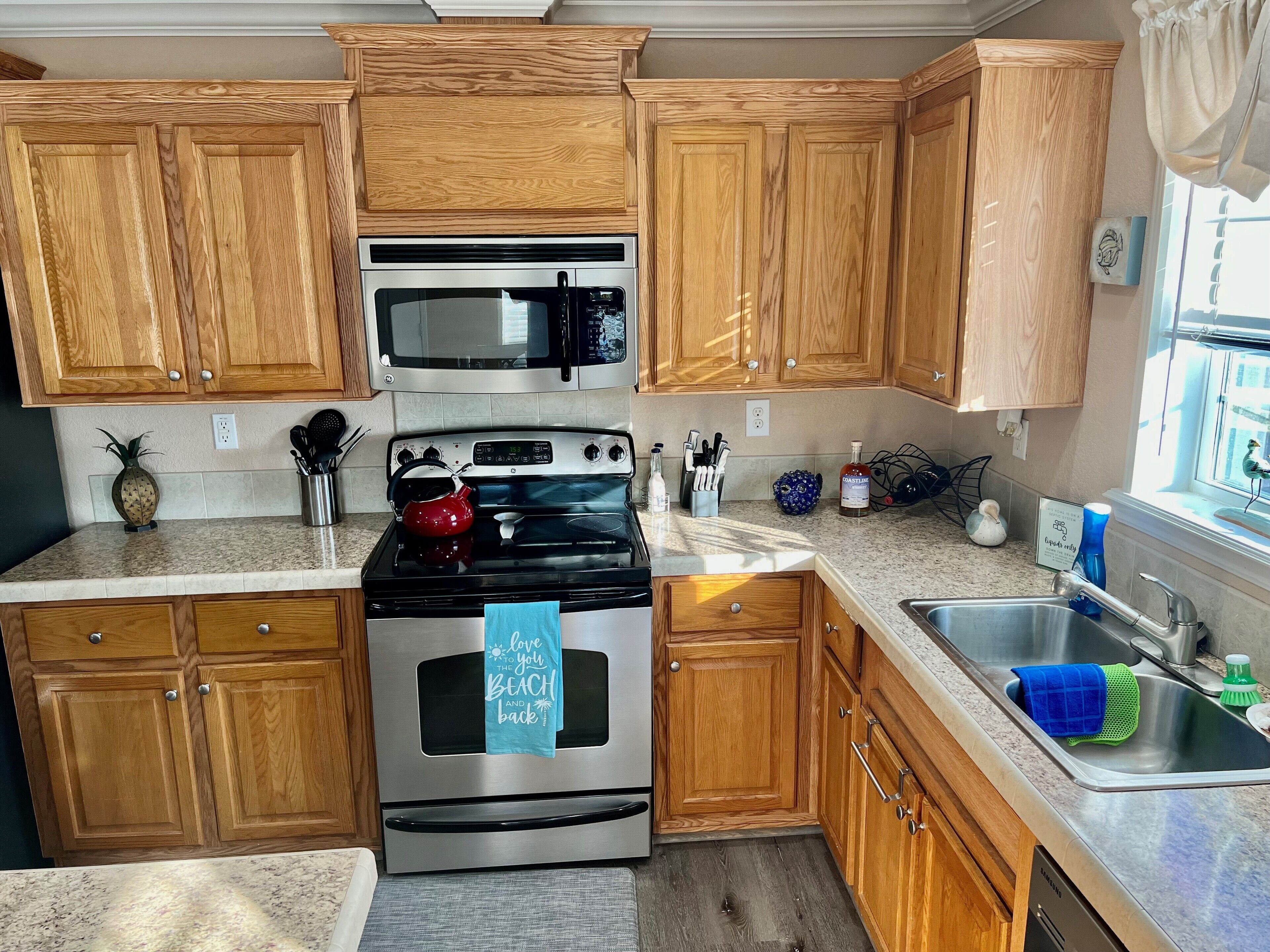 AMAZING LOCATION ~ Fisherman's Catch ~  Crystal Beach Access ~ Pet Friendly