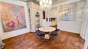 Deluxe-Apartment | Esszimmer