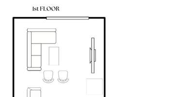Distribución del primer piso con comedor, cocina y baño separado.