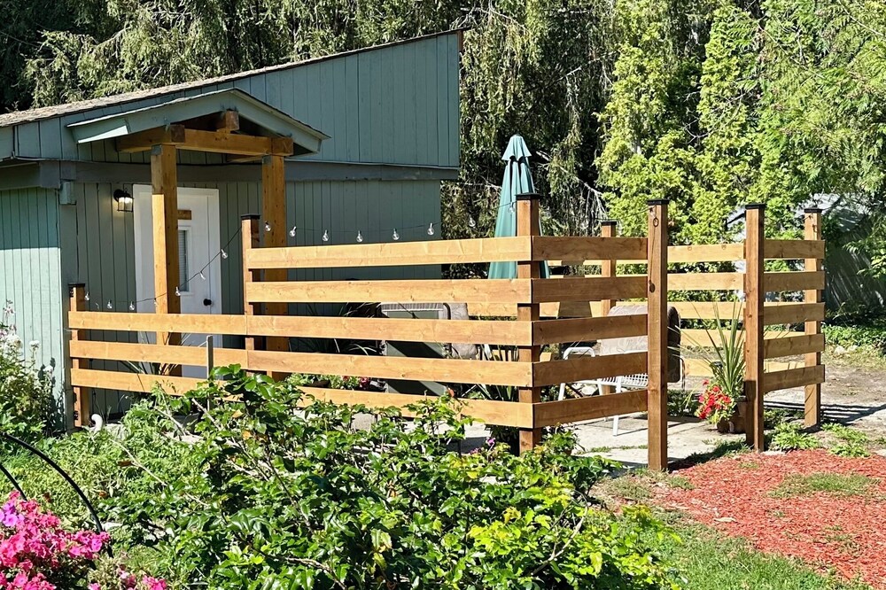Cozy Guesthouse Close to Beach, Nelson, and <br>Ainsworth!