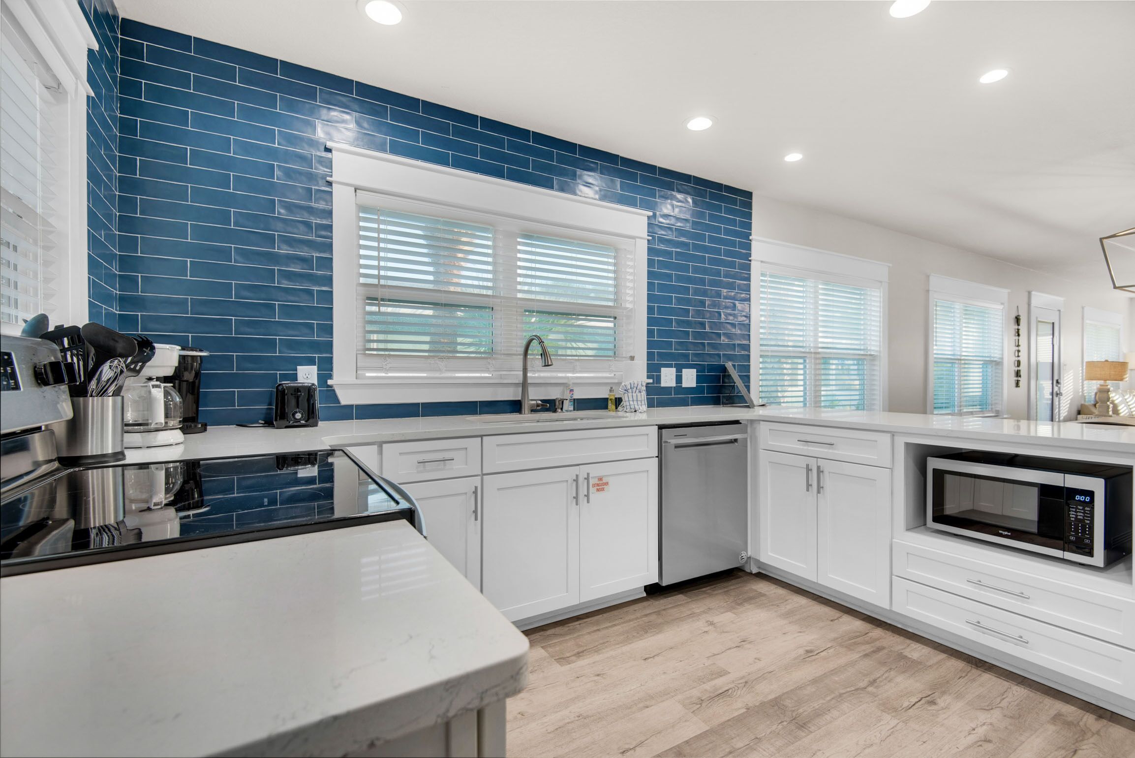 Across From Beach~FencedYard~Heated Private Pool~Emerald Flamingo