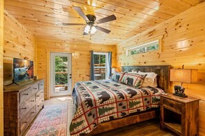 2 bedrooms, desk, iron/ironing board, travel crib