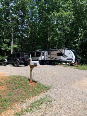 Property grounds - Delightful 1 bedroom RV in Pickwick (Counce)