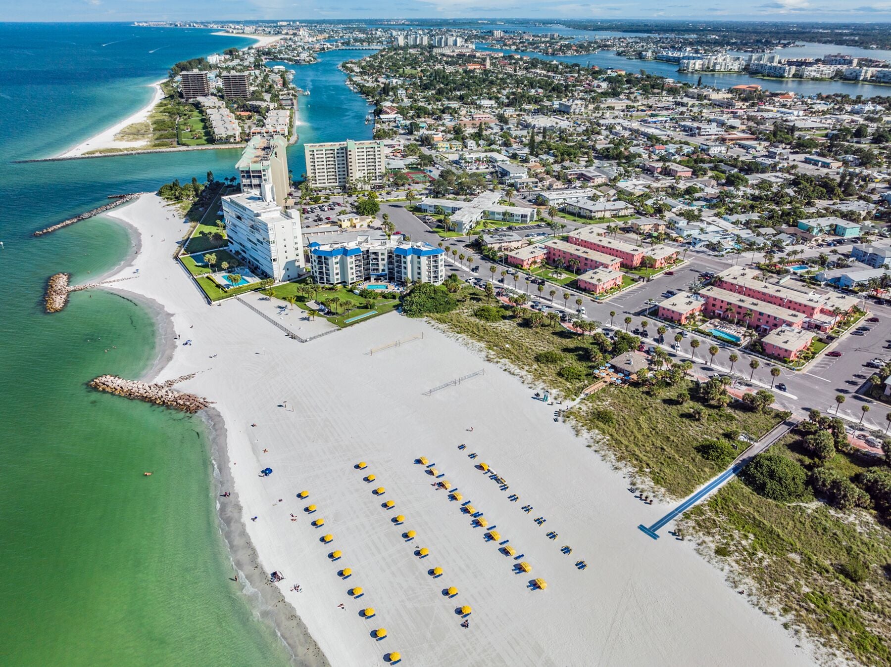 Beach nearby, sun-loungers, beach towels