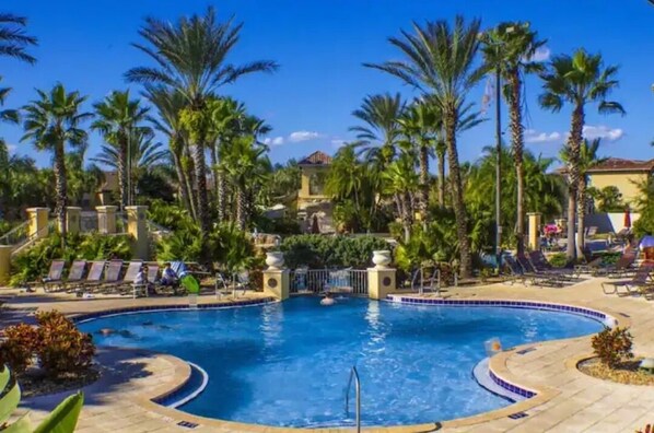 Piscine extérieure, piscine chauffée