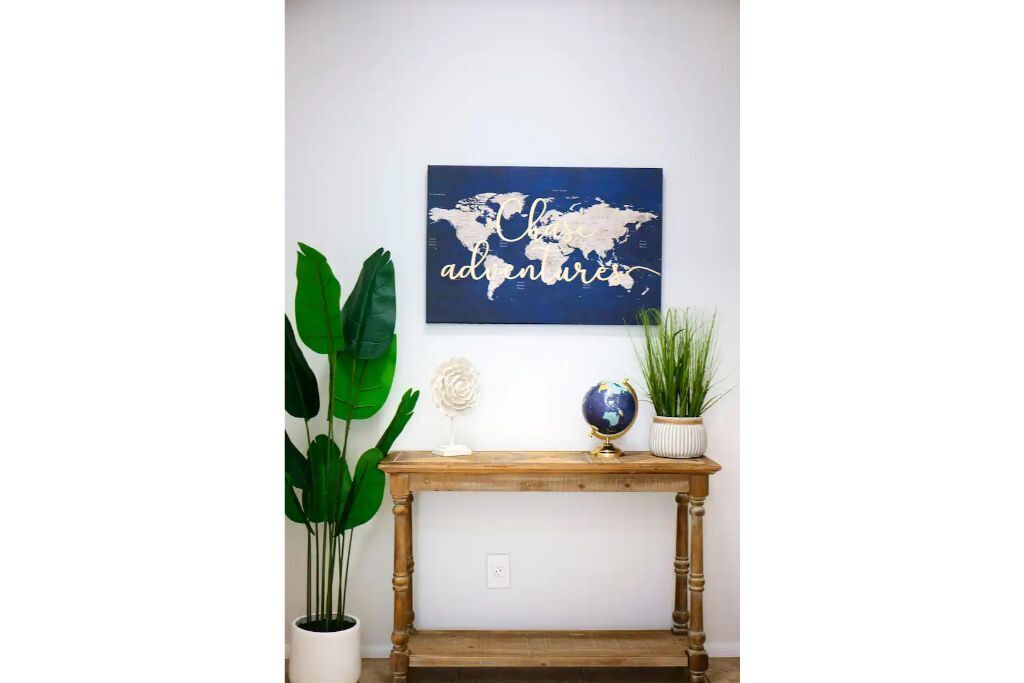 Modern house with pool, tennis, gym and golf