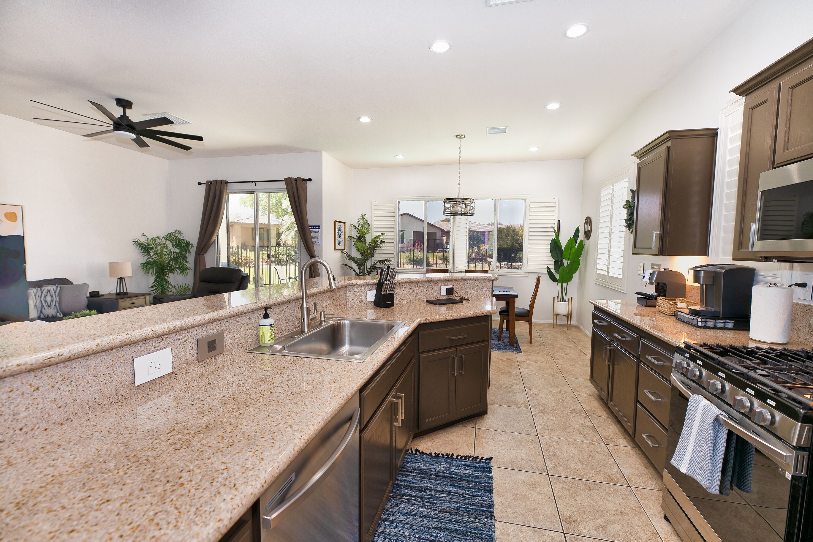 Modern house with pool, tennis, gym and golf