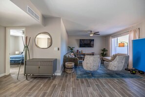 4 室のベッドルーム、WiFi、ベッドシーツ
