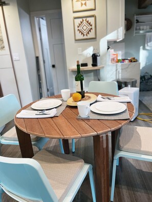 Dining - Luxury Tiny Home In Niantic (East Lyme)