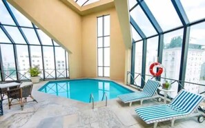 Indendørs pool