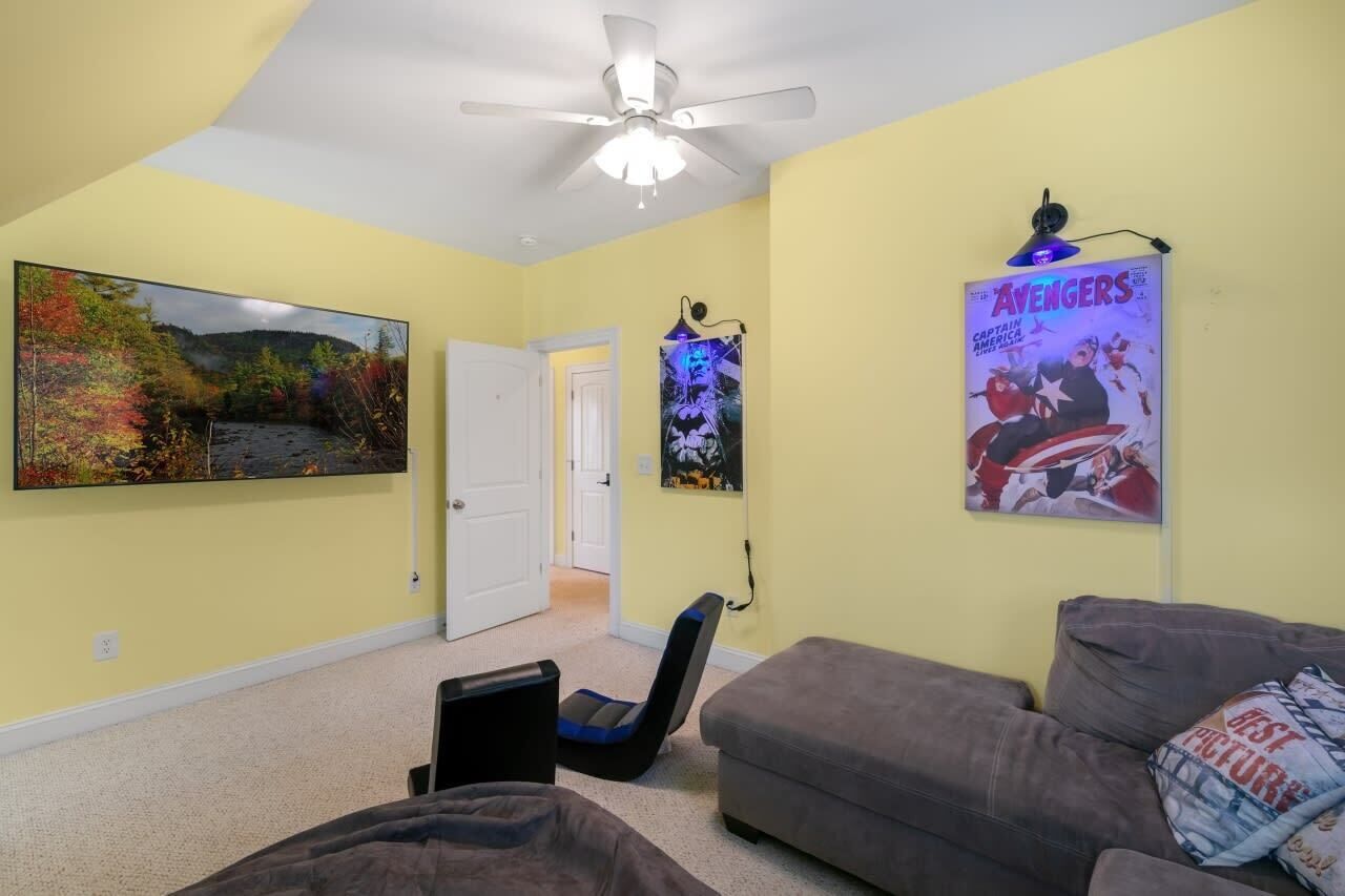 Southern Charm! Theater Room, Hot Tub, Game Space!