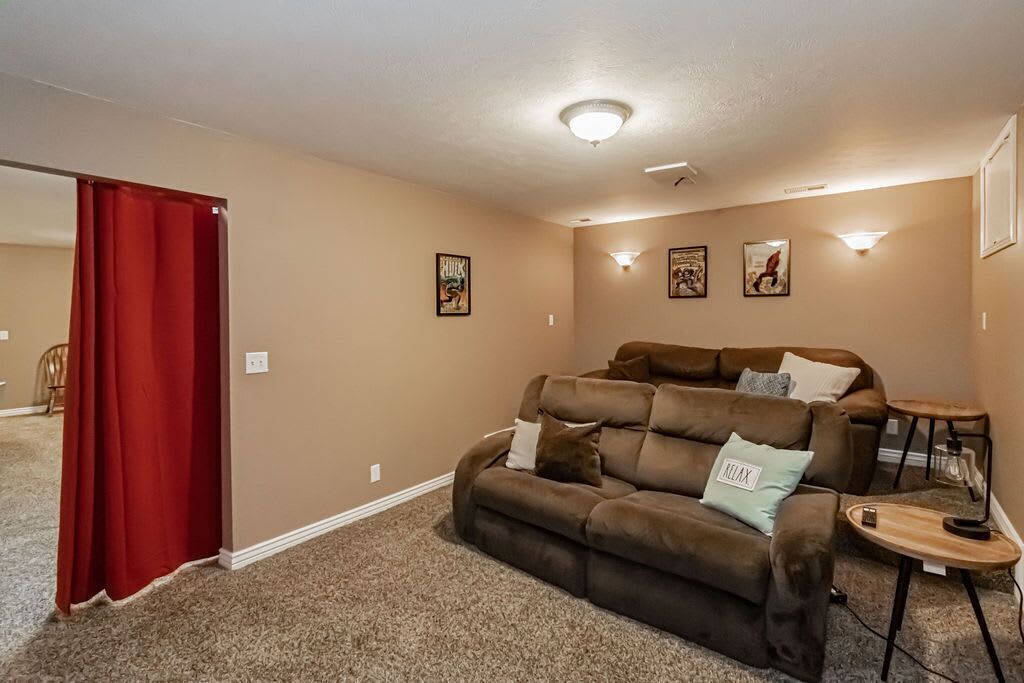 Game Room|Theater|Hot Tub|Arcades