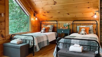 2 bedrooms, desk, iron/ironing board, travel crib