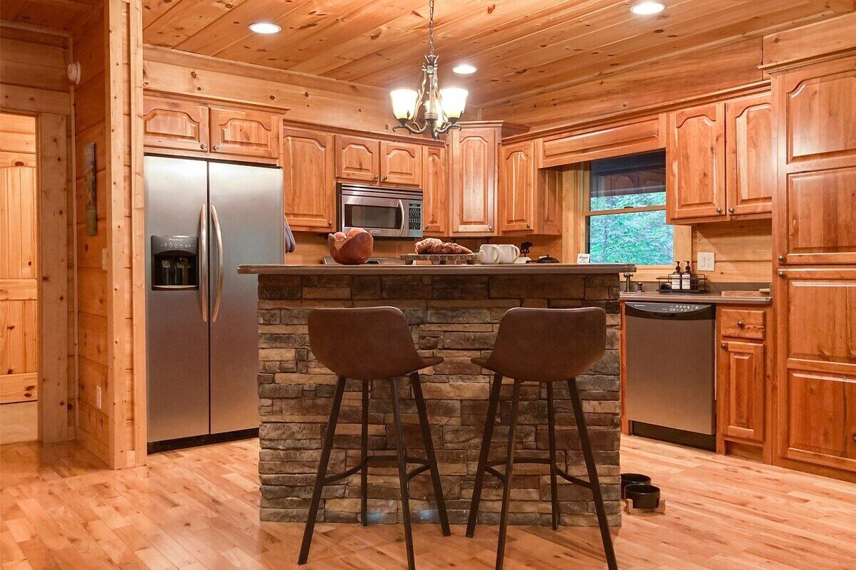 This cabin is a 2 bedroom(s), 3 bathrooms, located in Morganton, GA.