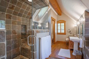 Tina, amenidades de baño ecológicas, secadora de cabello, toallas 