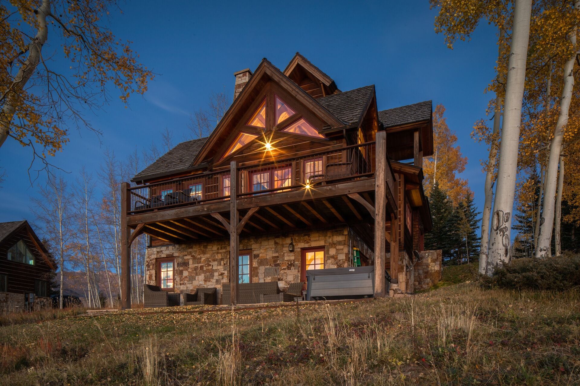 Ultimate Mountain Retreat: Fireplace, Hot Tub, Views!