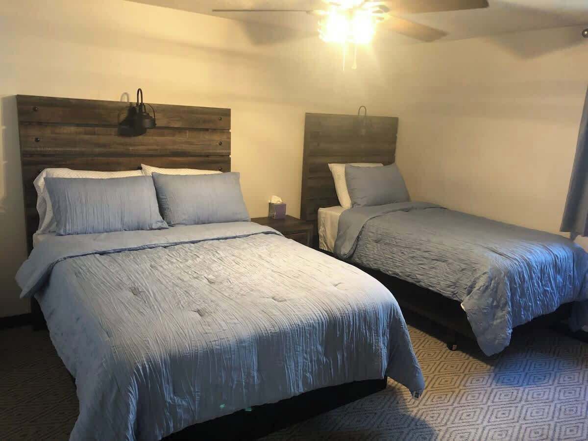 4 habitaciones, tabla de planchar con plancha, cuna de viaje y wifi 