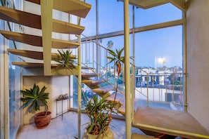 Interior - New Luxury Condo on Ocean Cliff, 2 Bedroom Suites, Full Kitchen, Living Room (San Diego)