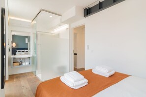 2 bedrooms, iron/ironing board, travel crib, free WiFi