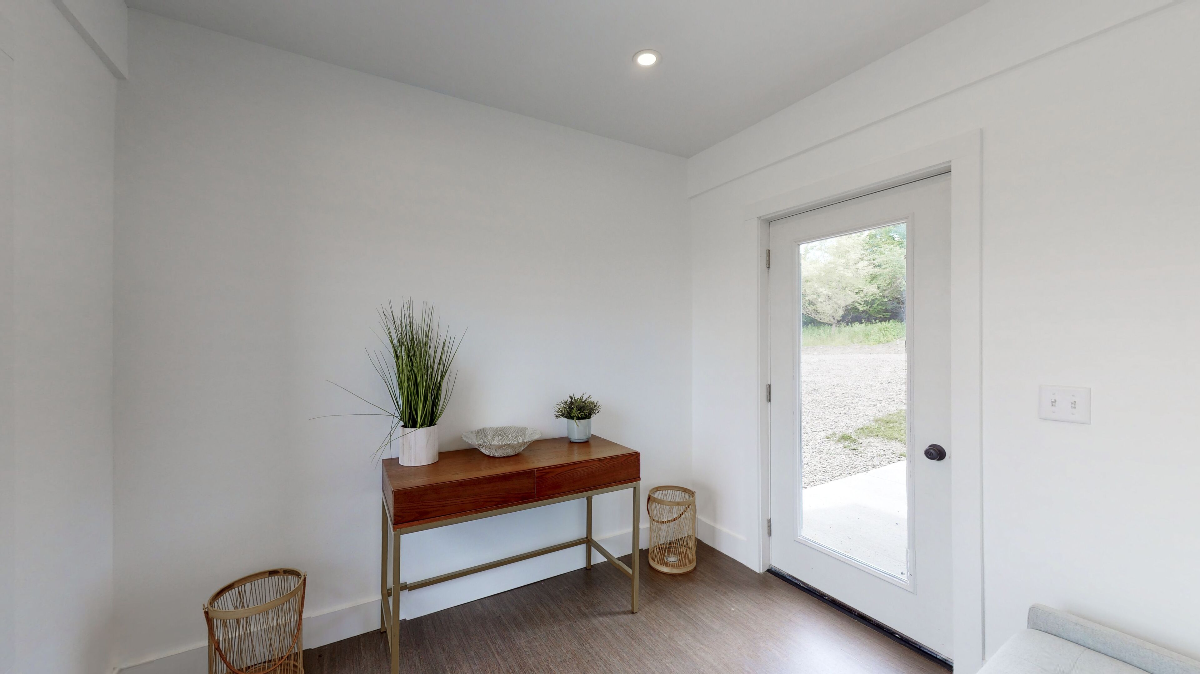 Spacious 11 Acre Lakeview Cottage